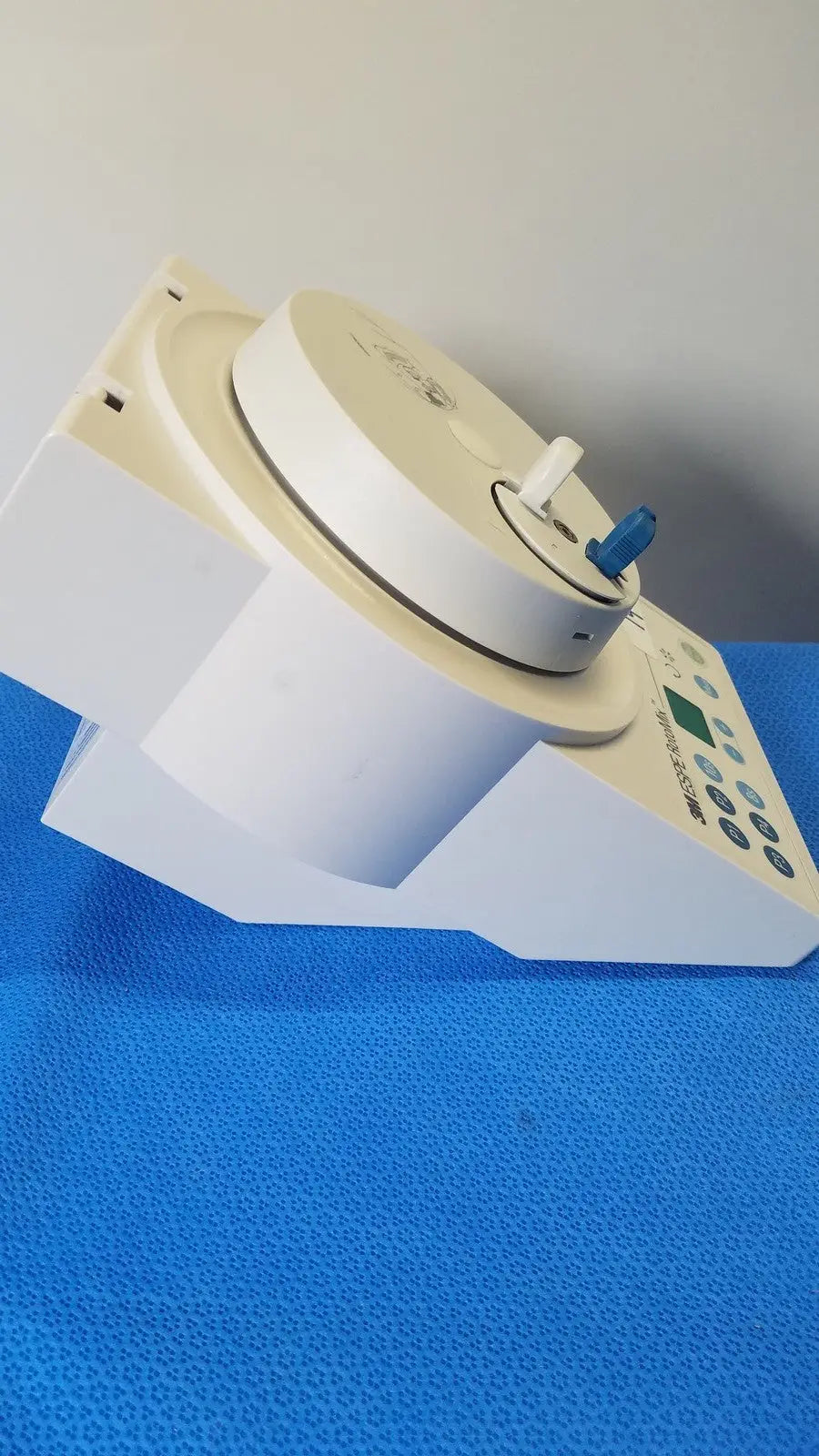 White plastic 3m espe rotomix rotating mixing device with blue handle and digital control panel for lab use