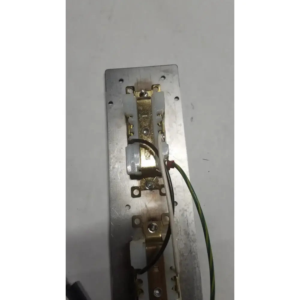 Generic 4 Female Electric Board Strip, Line Output 400VA Max Power Strip, second-hand product photo 14