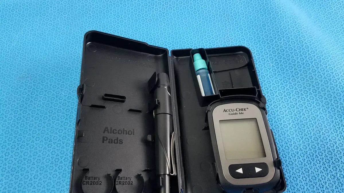 Reuse Medical Accu-Check Guide Blood Glucose Monitoring System Other Medical & Lab Equipment, second-hand product photo 1