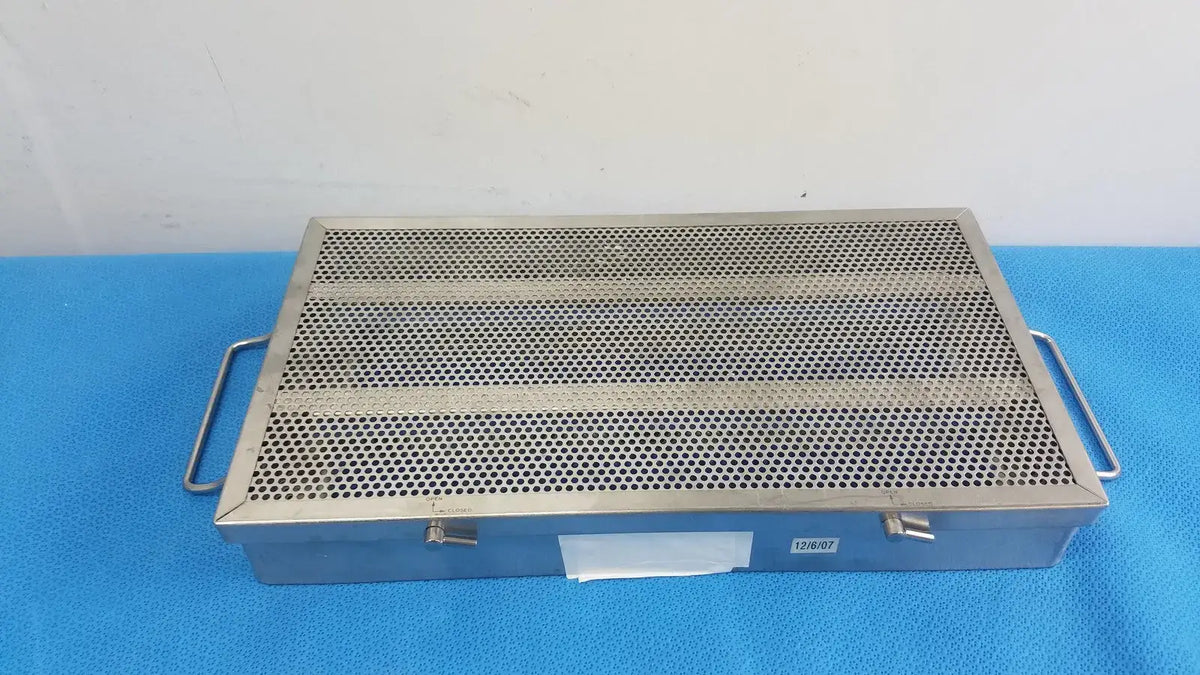 Reuse Medical Accurate Surgical & Scientific AS 594-C Crystalline Instrument Case Tray Sterilization Trays & Cases, second-hand product photo 1
