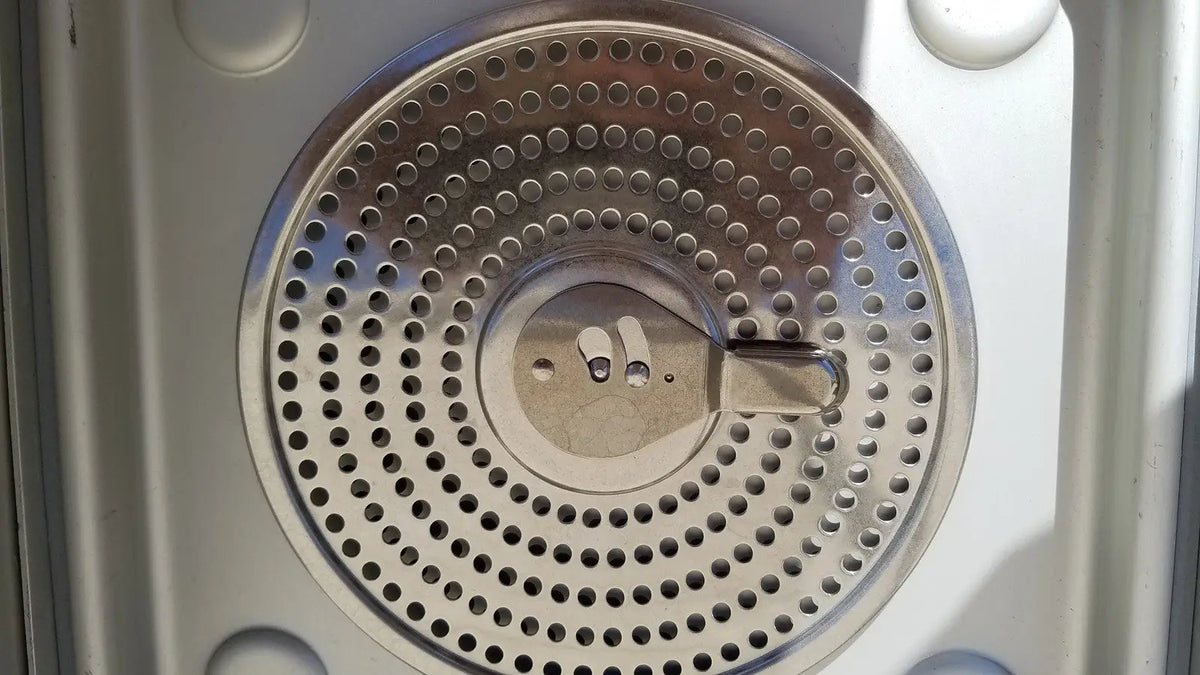 Circular stainless steel perforated filter with central latch mechanism for aesculap jn342 sterilization container system lid