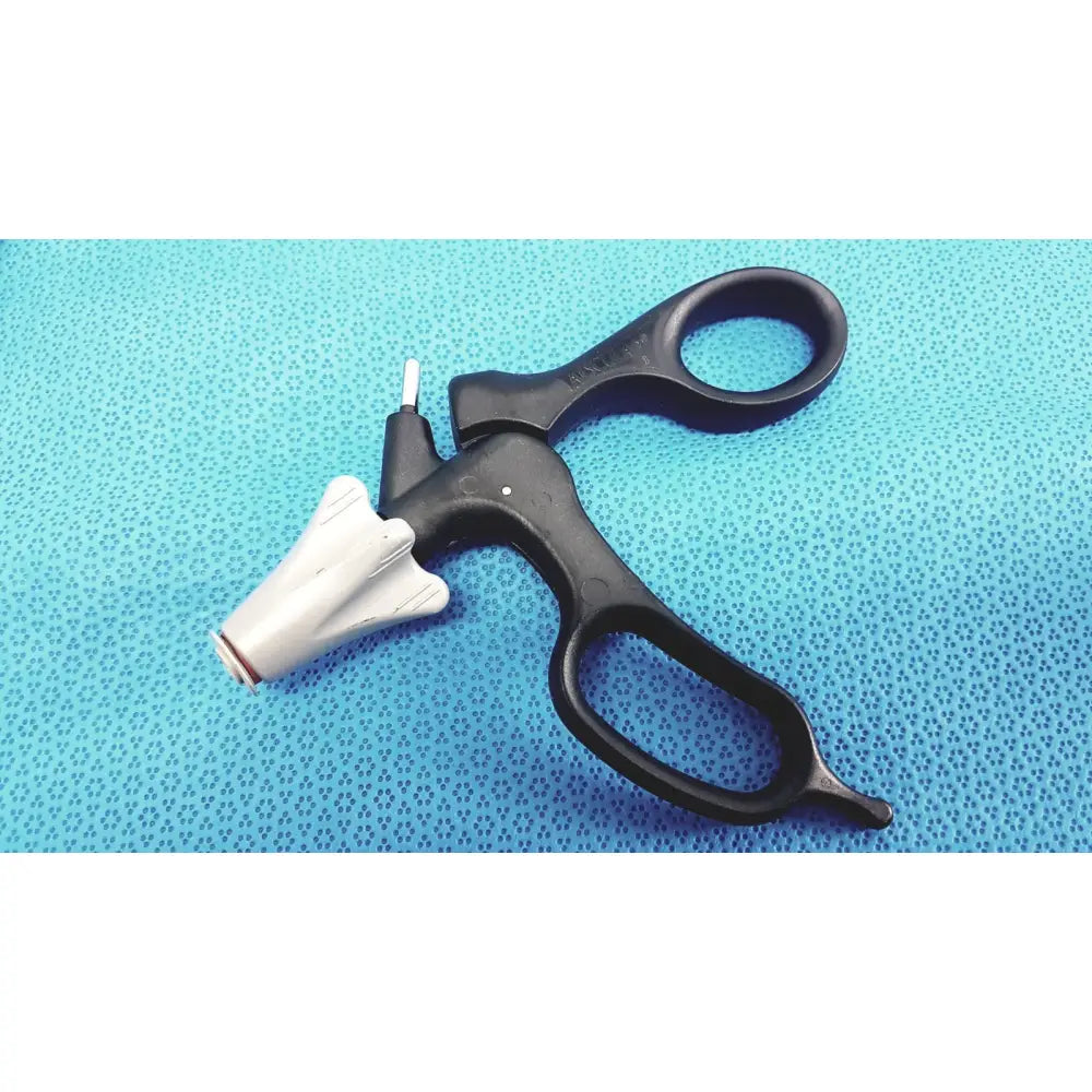 Black aesculap p0960r laparoscopy handle with white tapered tip and ergonomic non-ratchet standard grip unit lot 2