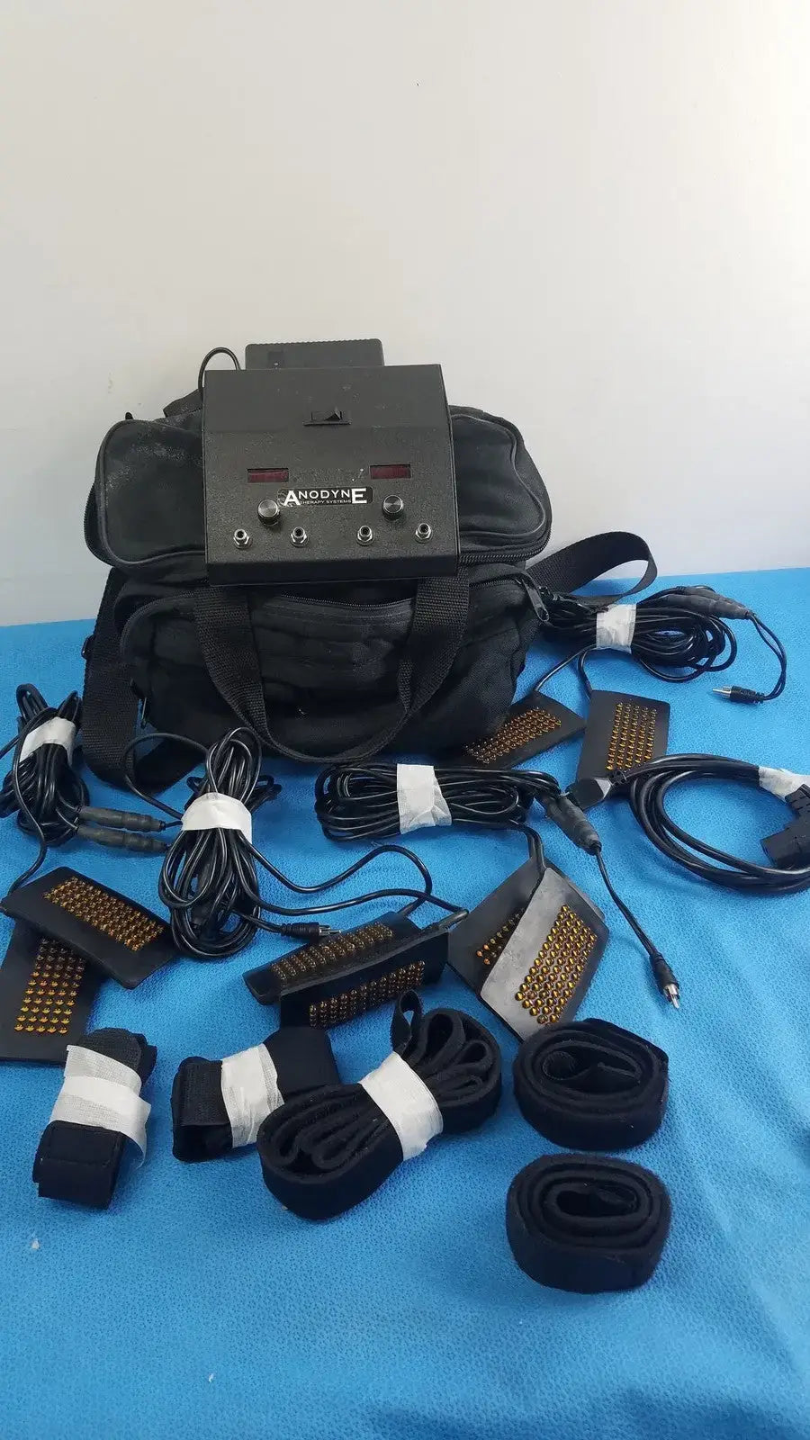 Reuse Medical Anodyne Therapy Systems MP020545 8Pad System With Accessories And Bag Other Medical & Lab Equipment, second-hand product photo 1