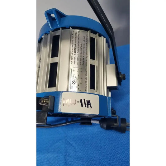 ARRI 650 Plus Tungsten Fresnel Light - 21567 Tungsten Fresnel Light, as-is (for parts) product photo 2