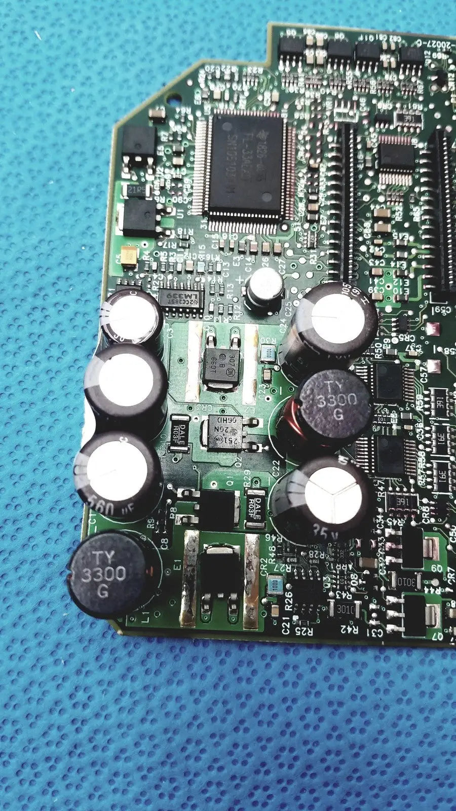 Green carriage PCA board c7769-60007 with black capacitors and integrated circuits for HP Designjet printers
