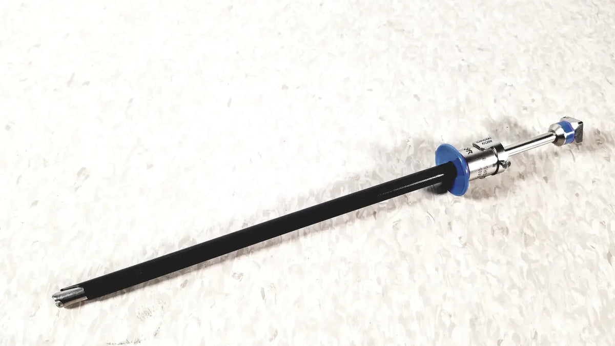 Black and blue circon acmi sheath with metallic tip and handle for surgical use in esrs-28 with etor-28 obturator