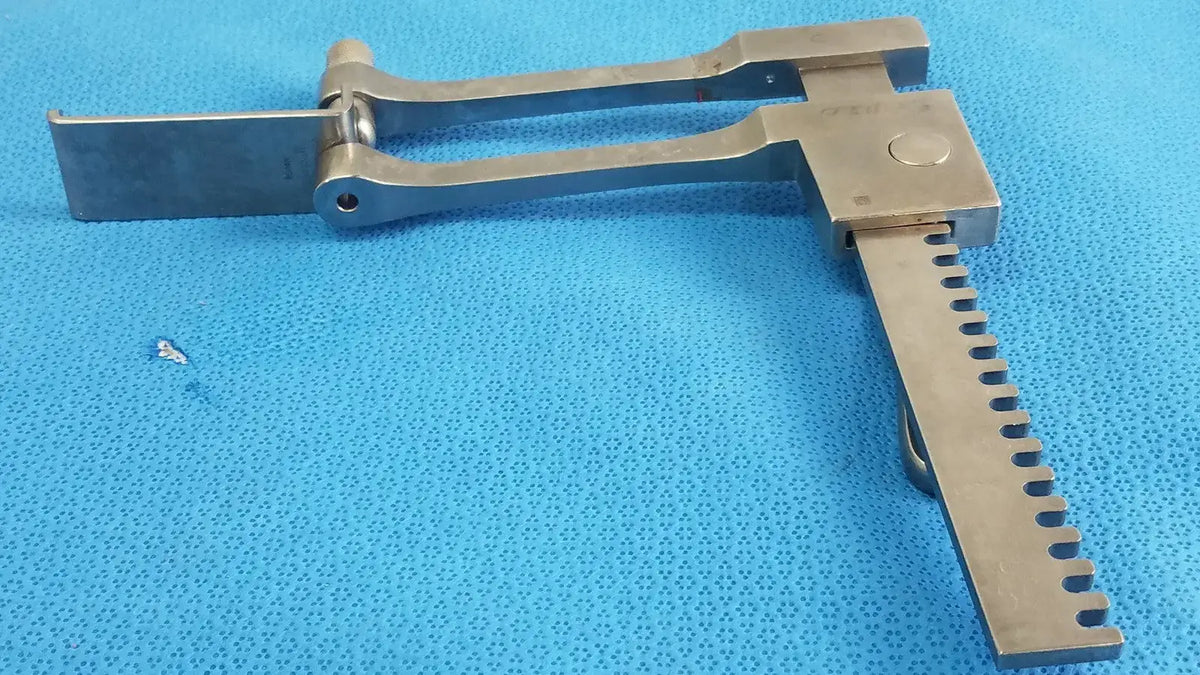 Reuse Medical Codman 8504N Finochietto Retractor USA Stainless Steel Surgical & Orthopedic Instruments, second-hand product photo 1