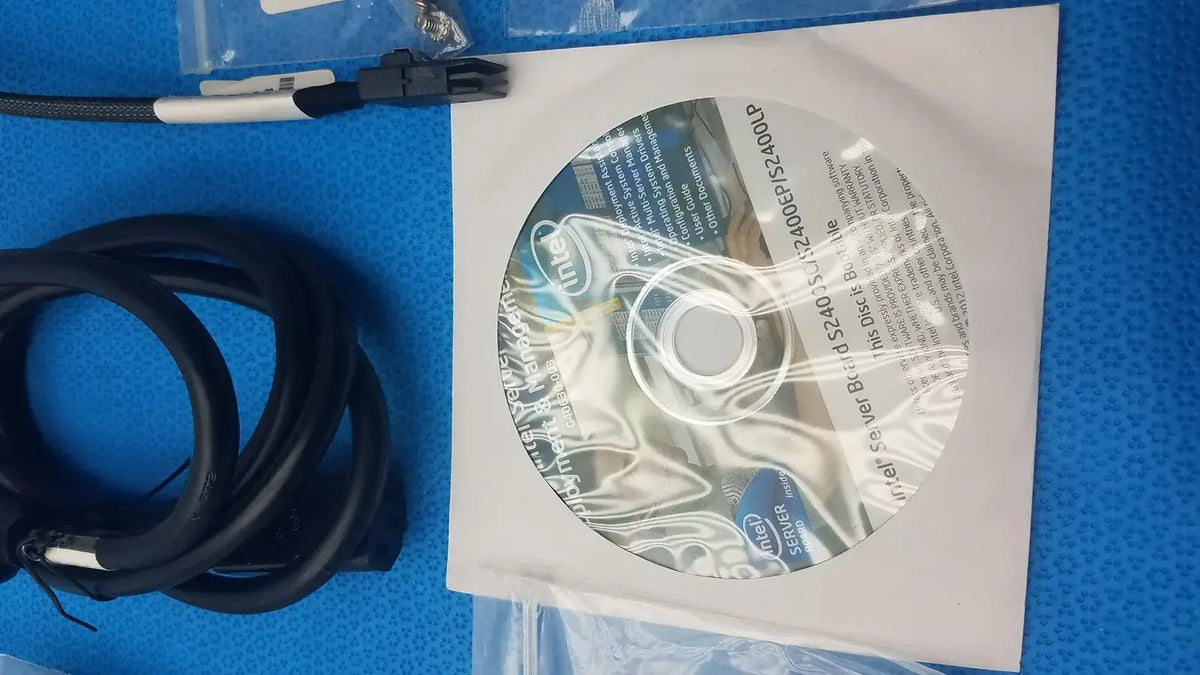 Mixed Computer/Server Accessories Kit – Cables, Connectors, Screws, Software Server Accessory Kit, second-hand product photo 4