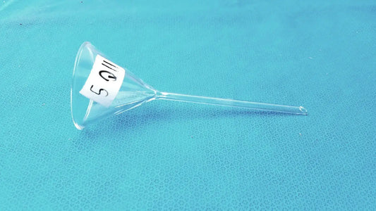 Reuse Medical Corning Pyrex 6160-65 Fluted Funnel 65 mm 60° Long Stem Lab Glassware Lab Flasks, second-hand product photo 1