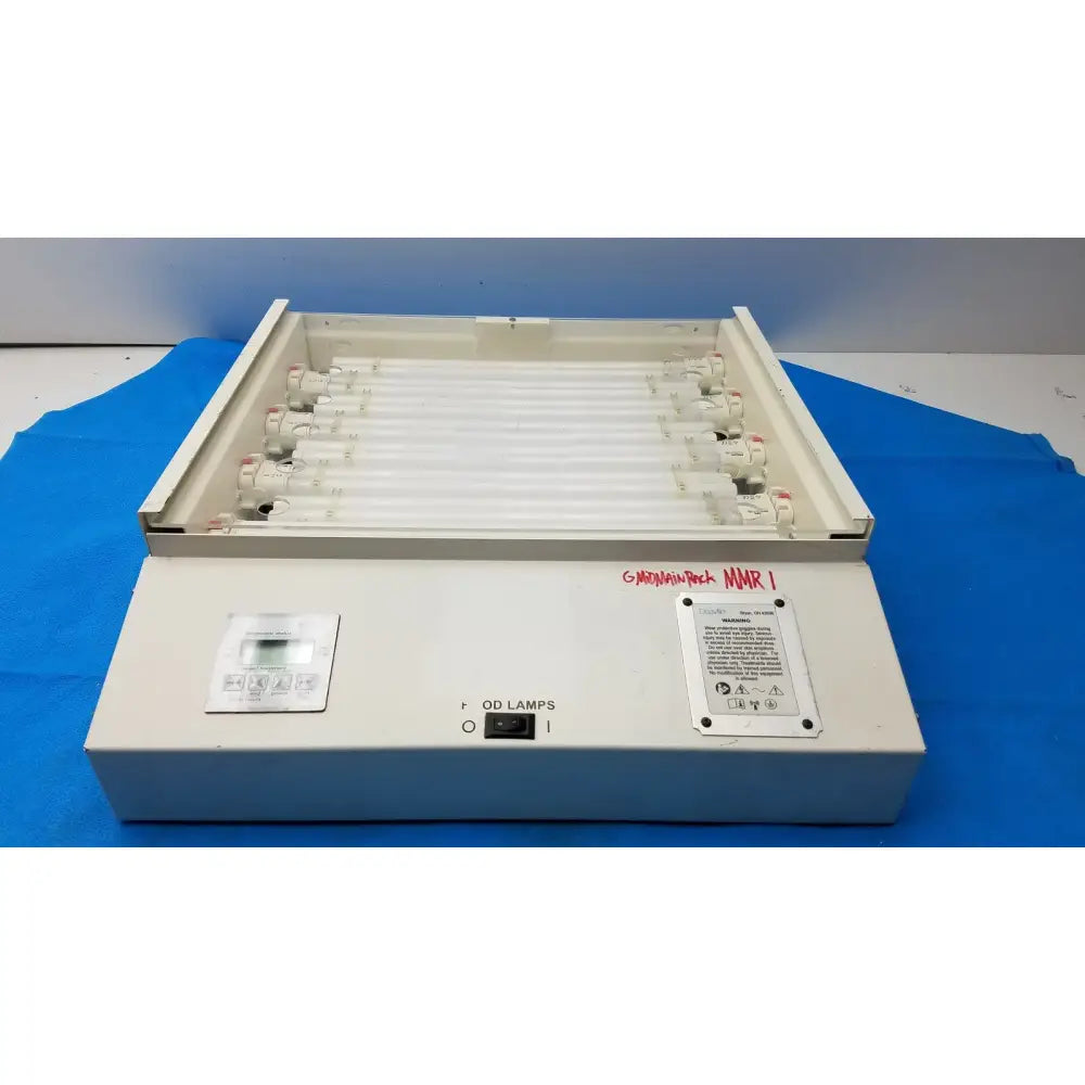Reuse Medical Daavlin M Series X 311-10 Phototherapy Lighting Unit PN M4586-PLNBX-0010 Other Medical & Lab Equipment, second-hand product photo 1