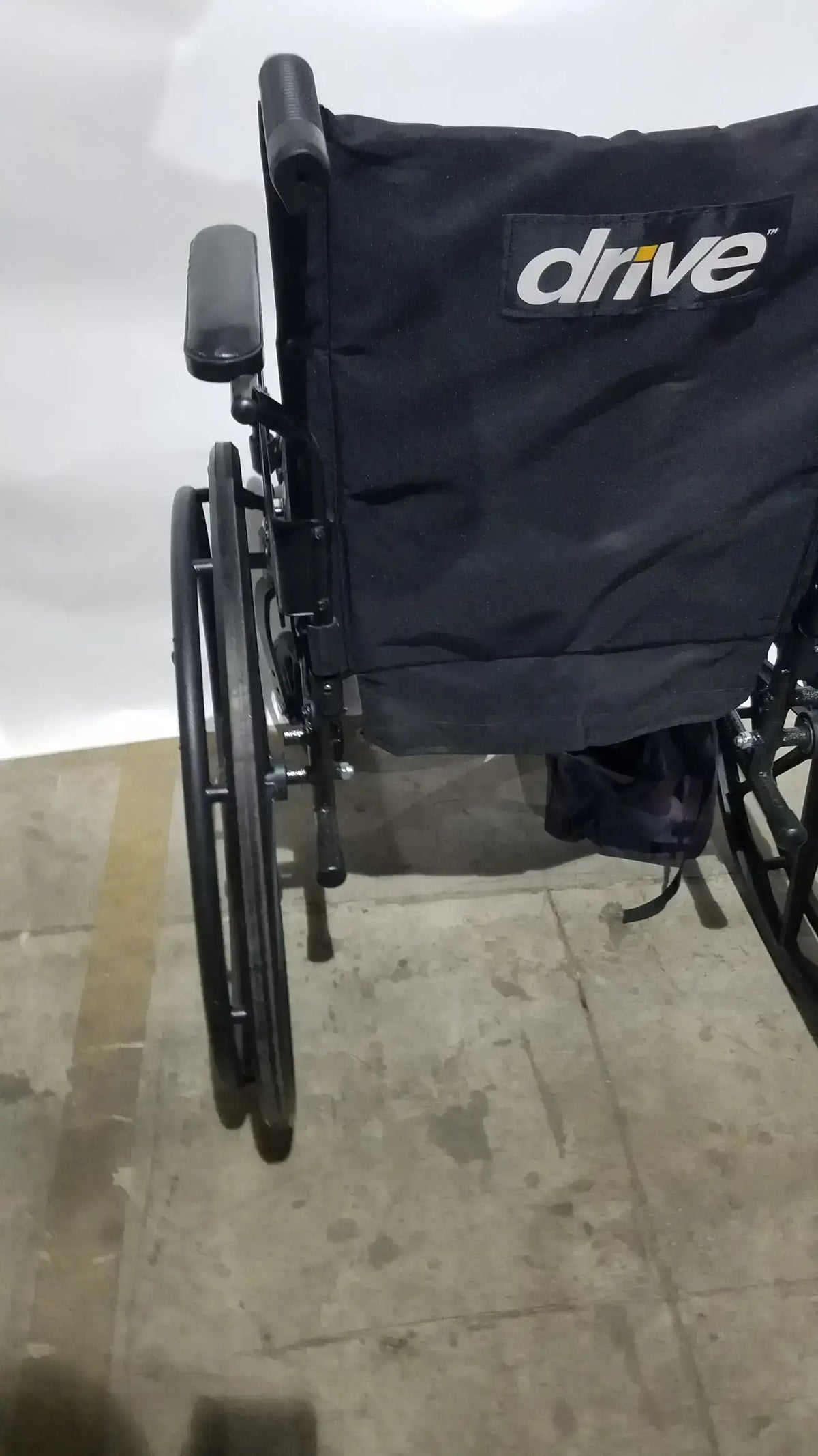 Reuse Medical Equipment Drive Medical Silver Sport 2 Folding Wheelchair Lightweight Black Seat Wheelchairs, second-hand product photo 21
