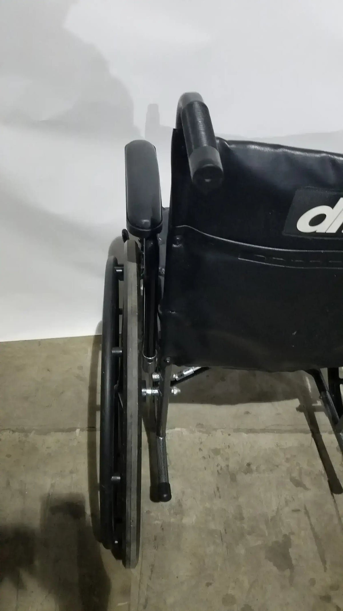 Reuse Medical Equipment Drive Medical Silver Sport 2 Folding Wheelchair Lightweight Black Cushion Seat Wheelchairs, second-hand product photo 22