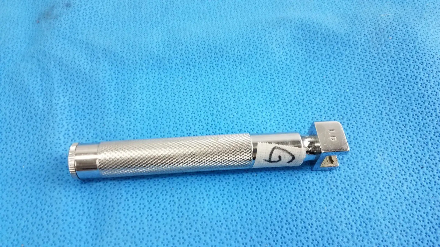 Reuse Medical DUPACO Fiberoptic Laryngoscope Handle – Medical Equipment Laryngoscopes, second-hand product photo 1