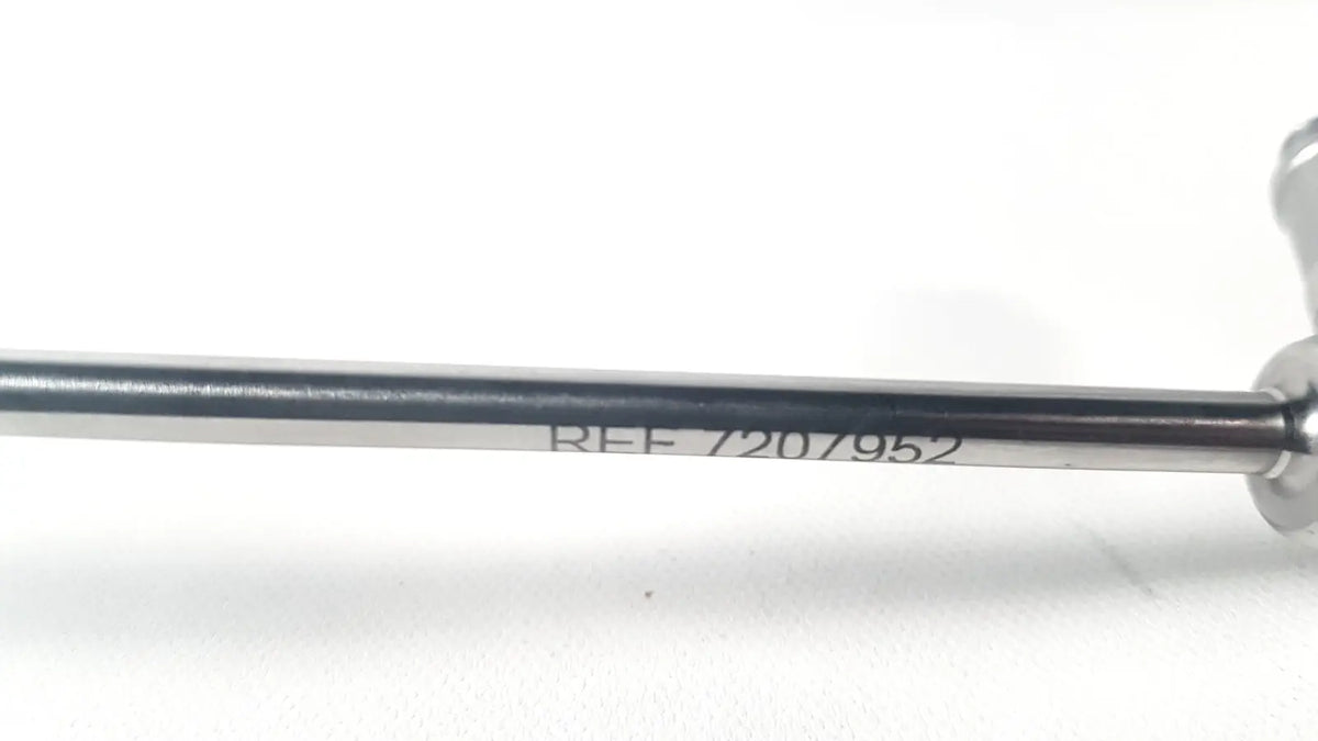 Silver metallic dyonics autoclave ref 7207952 30° laparoscope with cylindrical shaft and engraved reference number