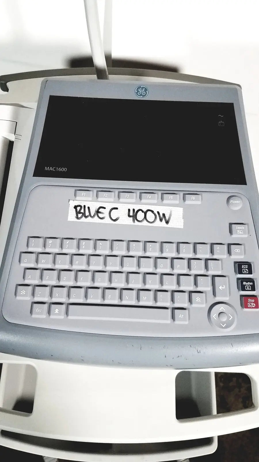 Gray ge mac 1600 ekg ecg analysis system with bluec 400w sticker on keyboard for lead resting patient monitoring