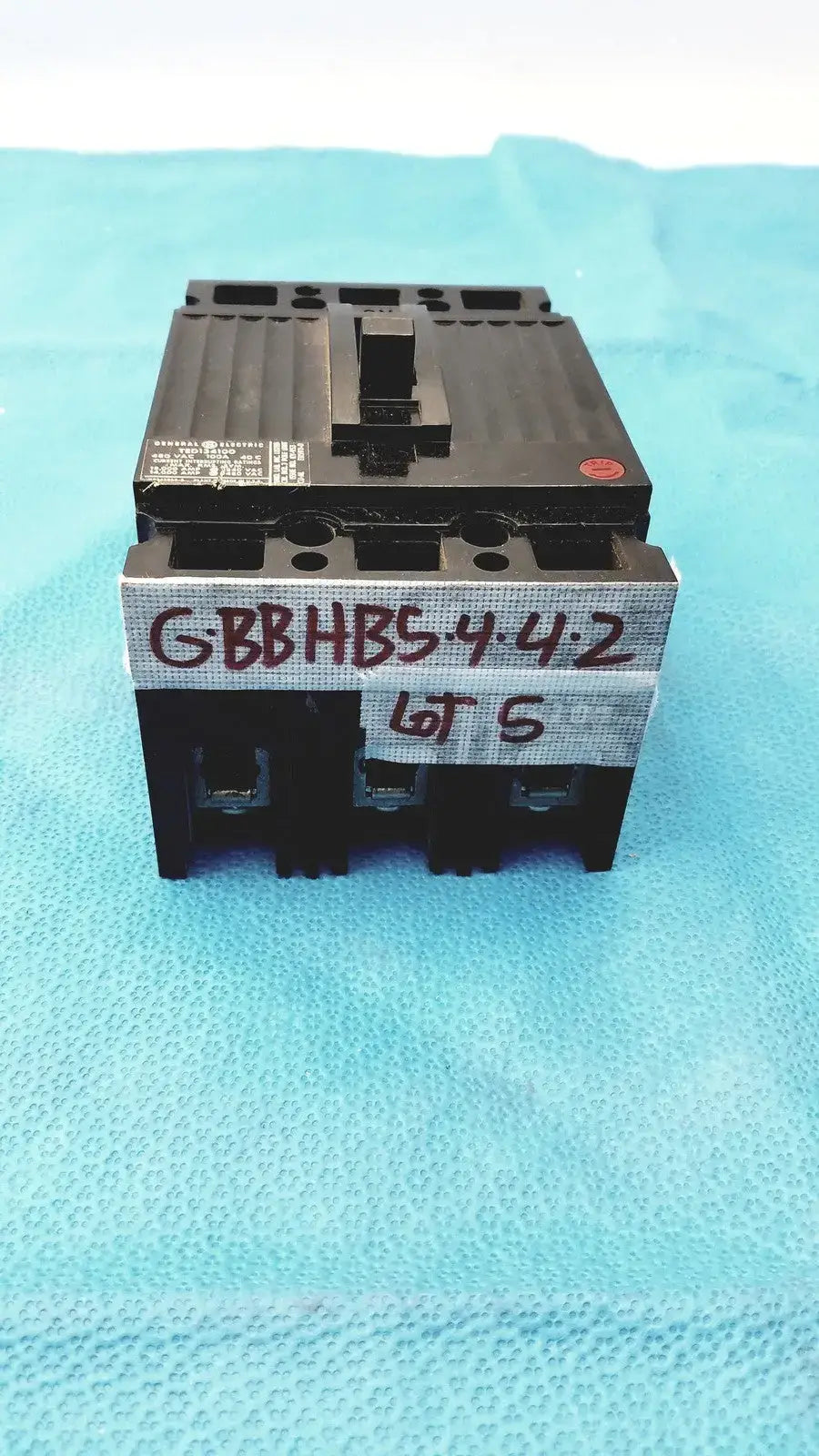 Reuse Medical General Electric TED134100 Molded Case Circuit Breaker - Lot of 5 PLC Input & Output Modules, as-is (for parts) product photo 1