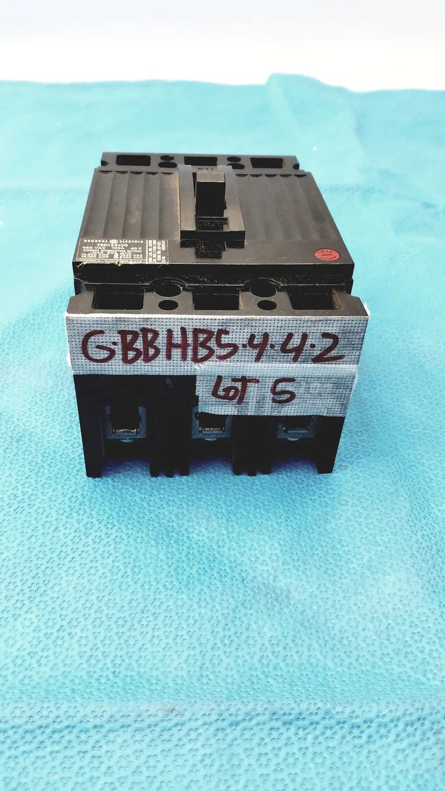 Reuse Medical General Electric TED134100 Molded Case Circuit Breaker - Lot of 5 PLC Input & Output Modules, as-is (for parts) product photo 1