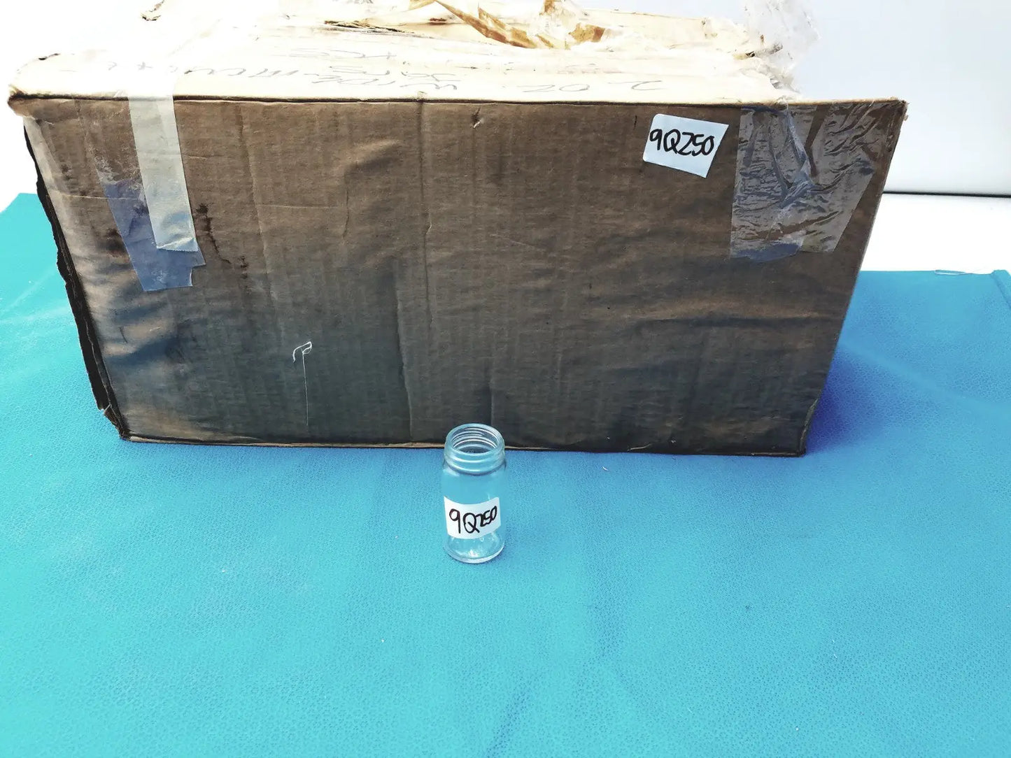 Reuse Medical Glass Bottle Clear Round Wide Mouth w/ Black Cap –4 oz Reusable Container Other Medical & Lab Glassware, second-hand product photo 1