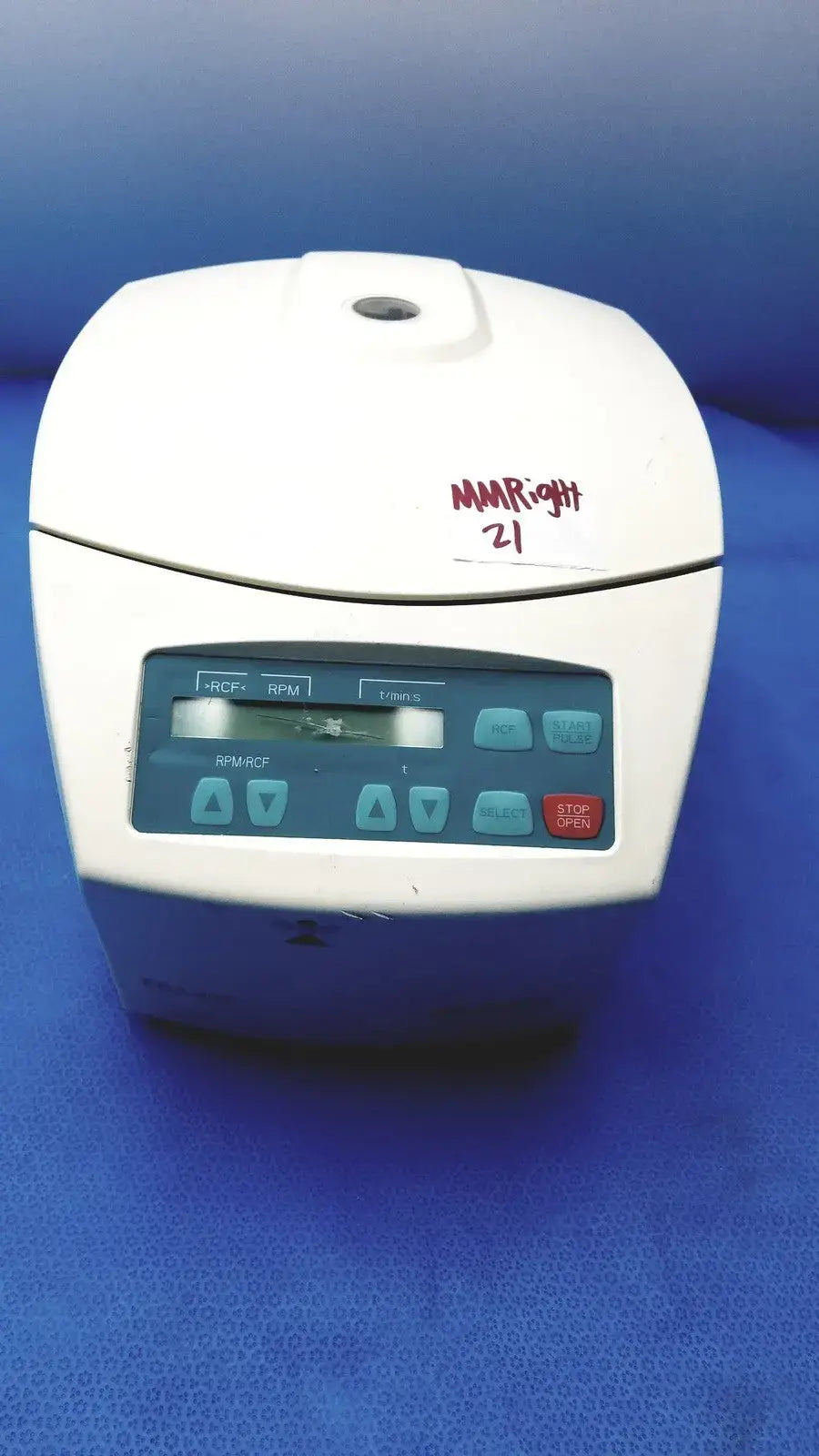 Reuse Medical Hettich Zentrifugen EBA 200 Clinical Laboratory Equipment REF-1800-01 Other Medical & Lab Equipment, second-hand product photo 1