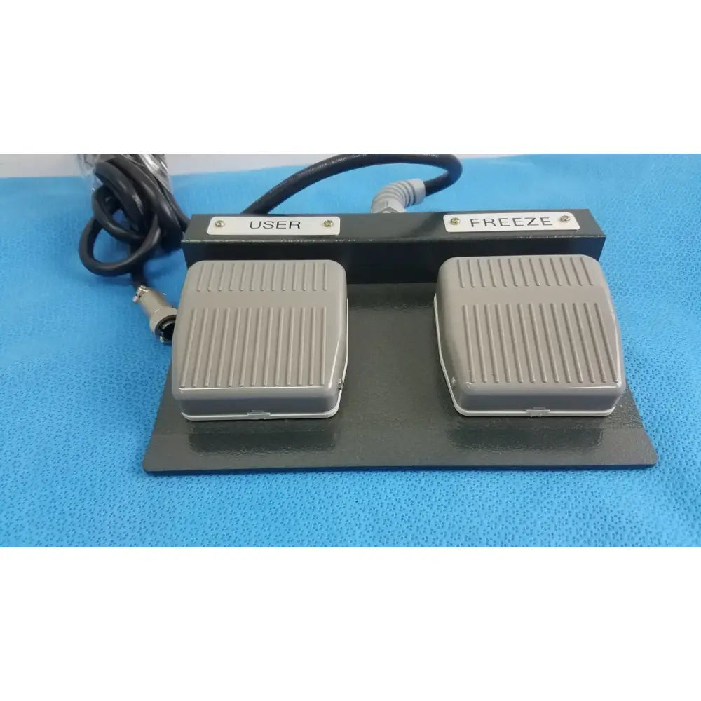 Reuse Medical Hitachi EZU-FS2 Dual Foot Switch Pedal for Medical Equipment KE11337401 Foot Pedals, second-hand product photo 1