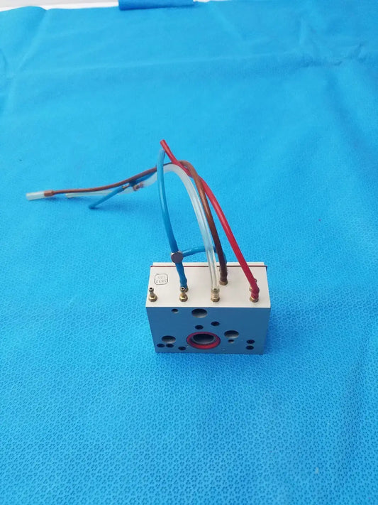 Generic Hydraulic Manifold Silver With 4 Pipes/Cable Hydraulic Manifold, second-hand product photo 2