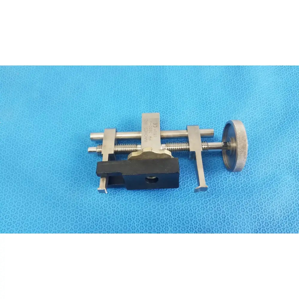 Reuse Medical Innomed 3920-A Femoral Extractor Surgical Instrument Surgical & Orthopedic Instruments, second-hand product photo 1