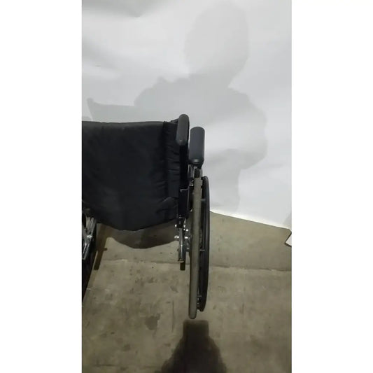 Reuse Medical Equipment Invacare 9000 XT Manual Wheelchair Folding Heavy Duty Mobility Medical Chair Wheelchairs, second-hand product photo 2