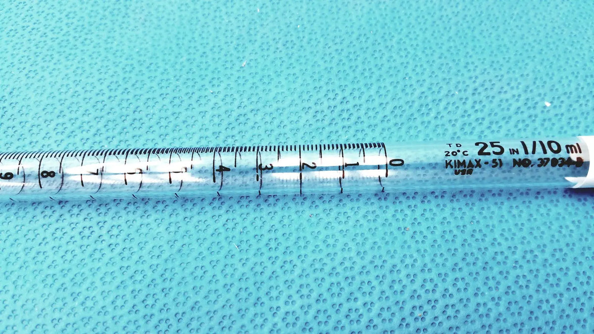 Clear plastic kimax 25ml syringe with black graduations labeled kimax 5 for accurate glass mohr measuring in labs