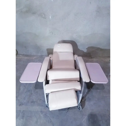 Drive medical LUMEX Clinical Care Chair Recliner, 3 Position Charcoal Clinical Care Recliner, second-hand product photo 2