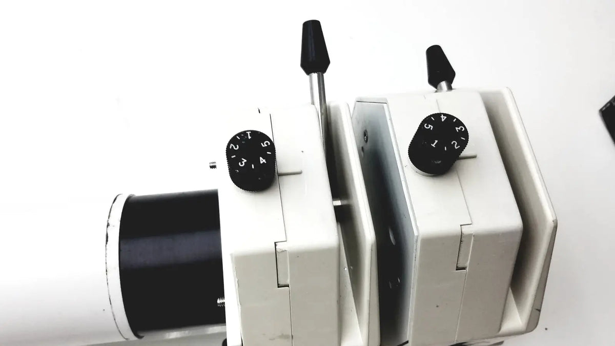 White plastic microscope with black adjustment knobs on masterflex i p digital modular drive modular drive unit