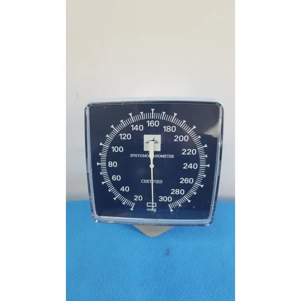 Reuse Medical Medline Sphygmomanometer Wall Mounted Aneroid Blood Pressure Monitoring, second-hand product photo 1