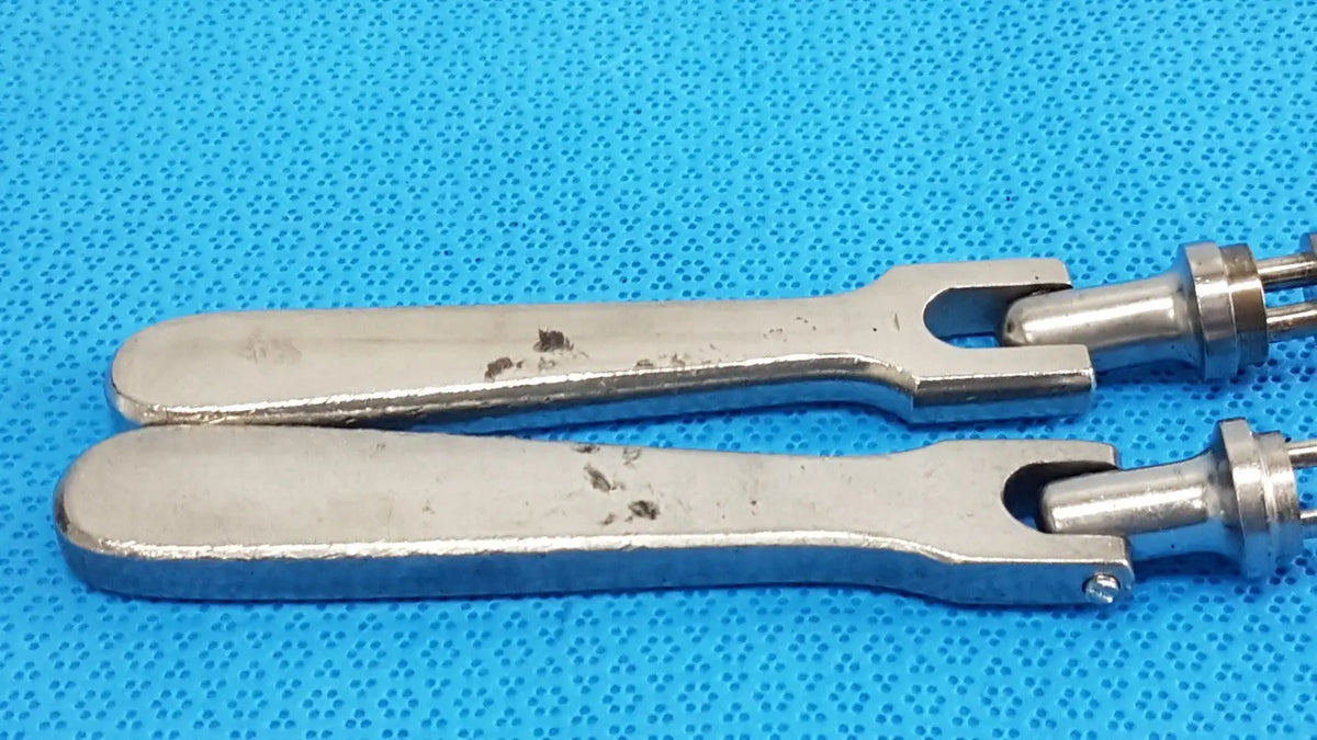 Silver-toned metal medtronic octobase retractor handle with u-shaped design smooth finish lot of 2 surgical positioning components