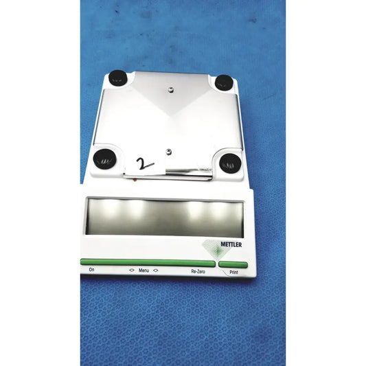 White mettler bb1200 digital scale with silver weighing platform and black rubber feet for precise measurements