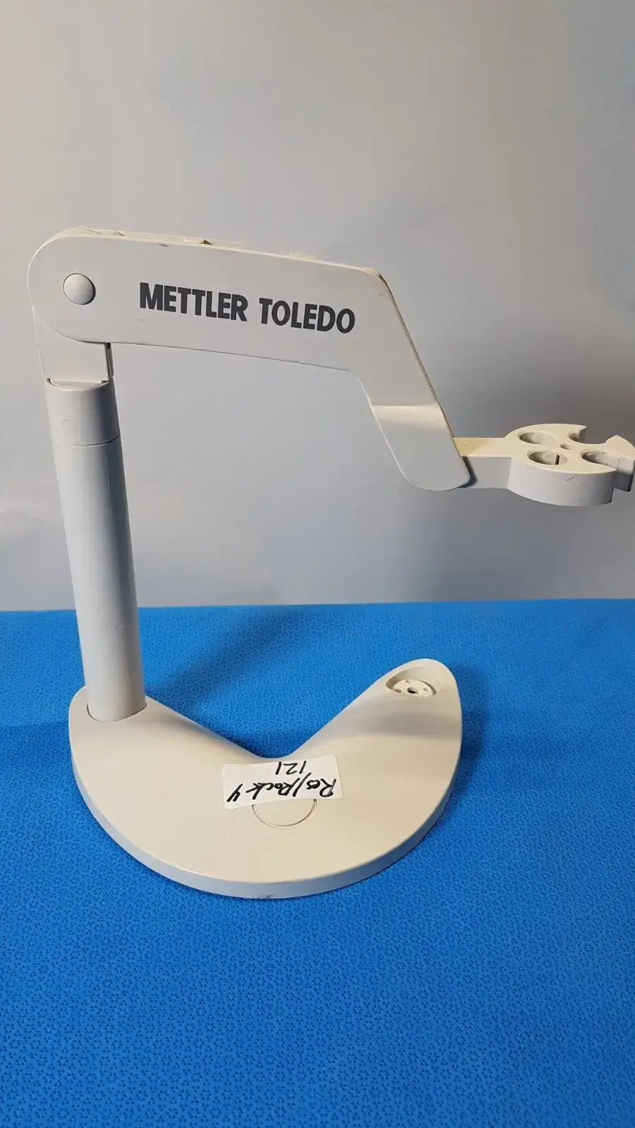 Reuse Medical Mettler Toledo InLab 730 Conductivity Probe with Bench Stand for Lab pH Testing Other Leads & Probes, second-hand product photo 1