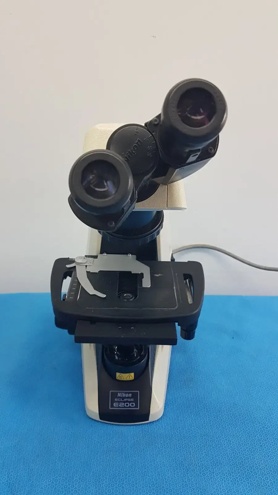 Reuse Medical Nikon Eclipse E200 Binocular Microscope – Advanced Laboratory Optical System Microscopes, second-hand product photo 1