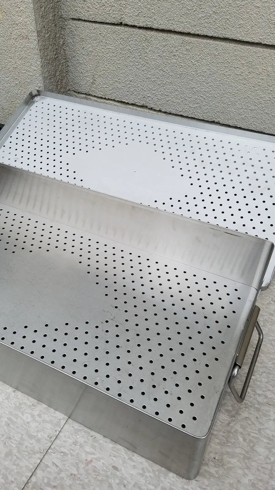 Stainless steel perforated baking tray with handle for sterilization use in omni tract 3422r stainless drain hole pan