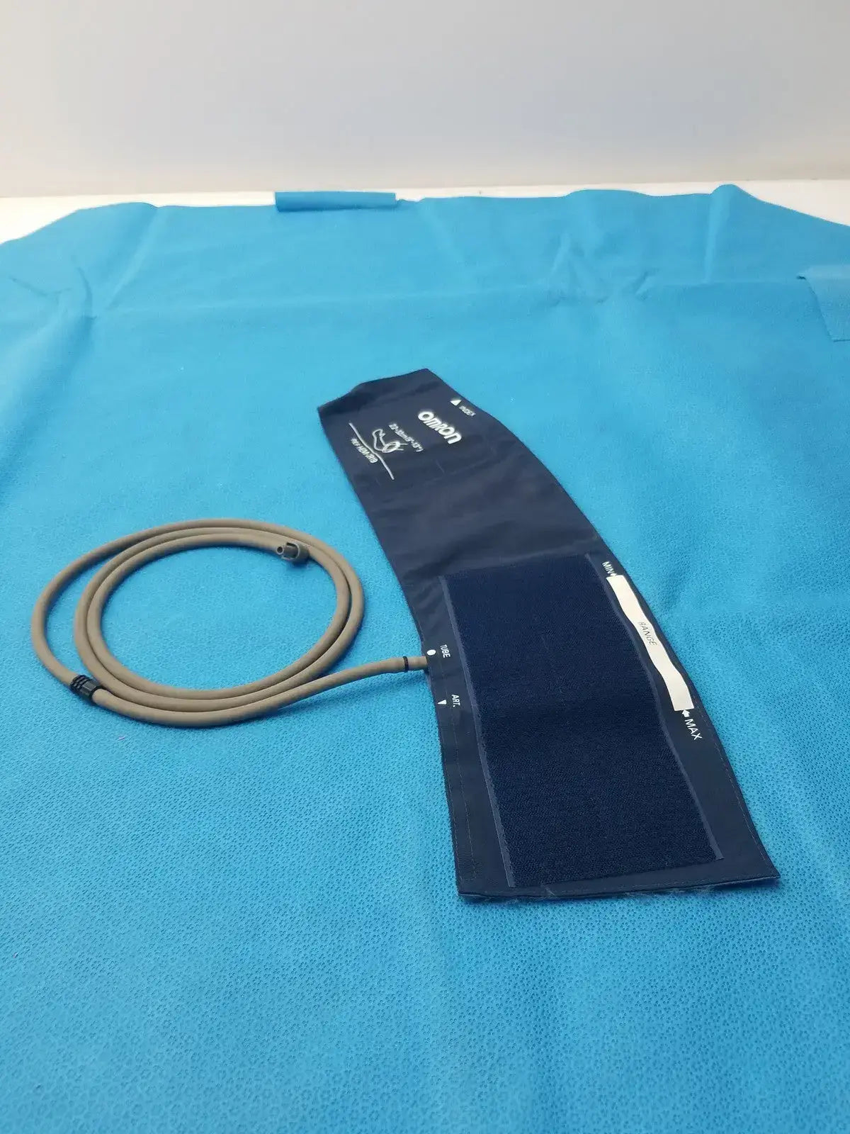 Omron Blood Pressure Cuff 22-32cm - REF HEM-CR19 Blood Pressure Cuff, second-hand product photo 3