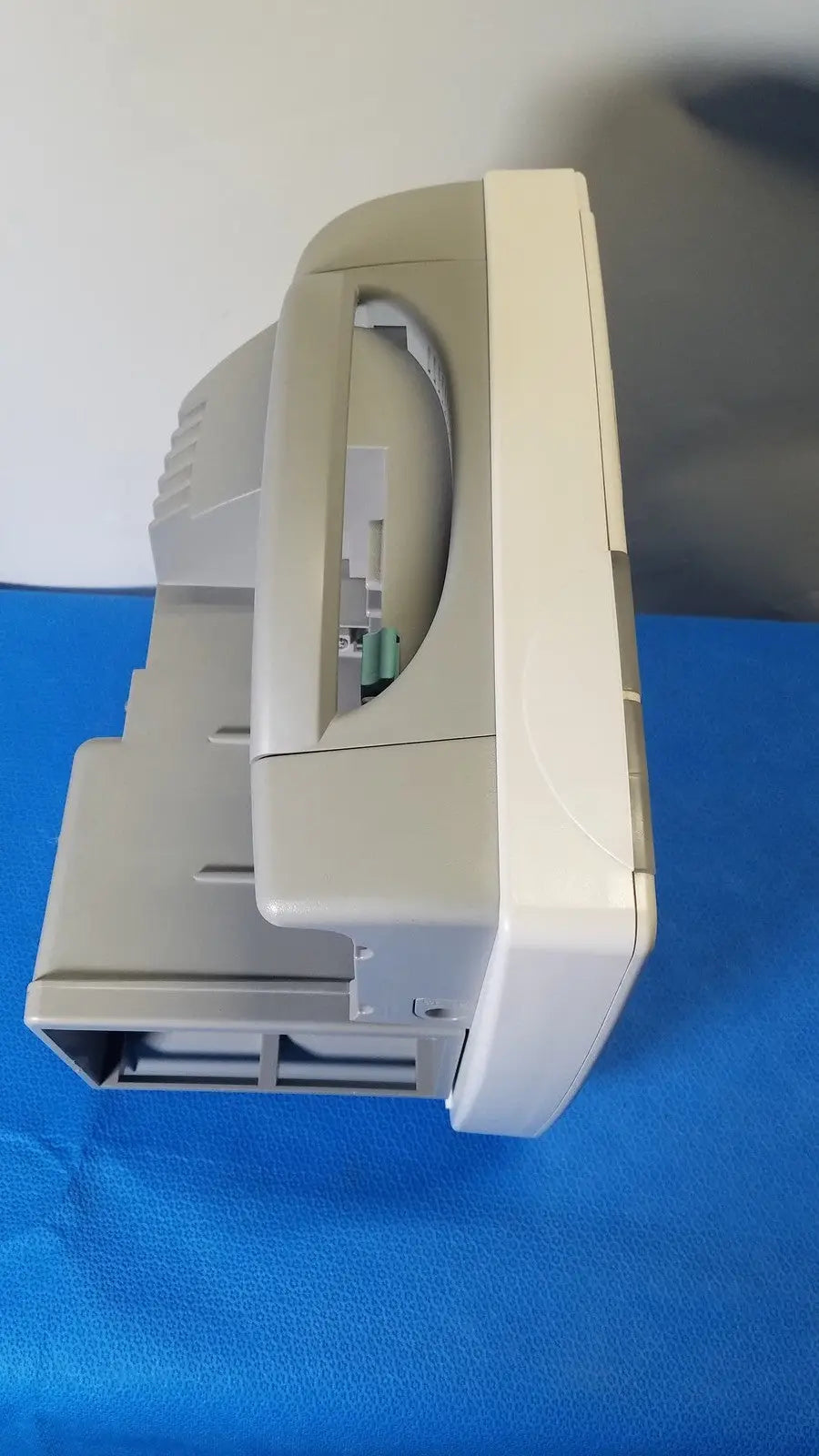 Beige plastic philips intellivue m8105a patient monitor with curved top and integrated handle for medical use