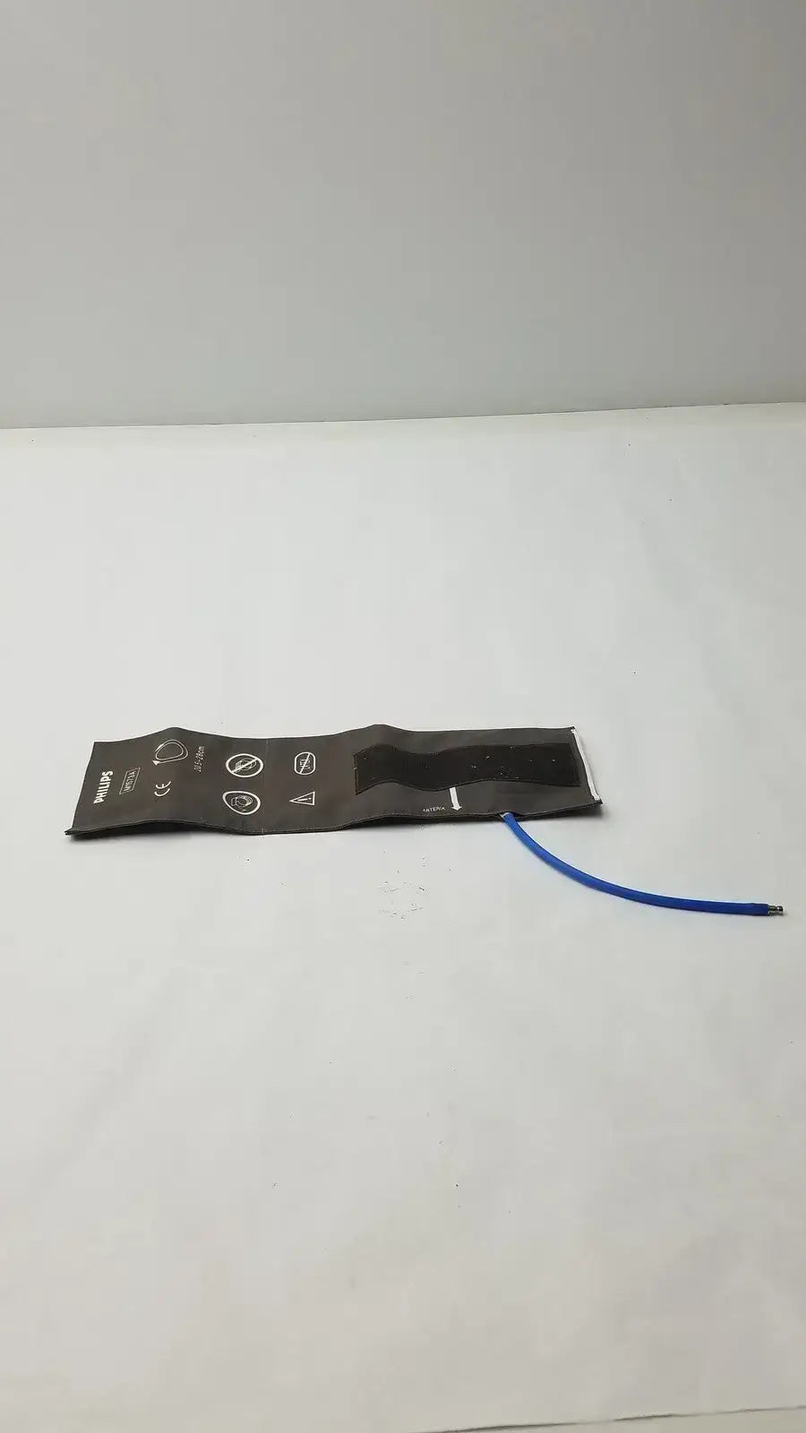 PHILIPS M1573A Comfort Care Cuff Small Adult 20.5cm-28cm NIBP Cuff, second-hand product photo 5