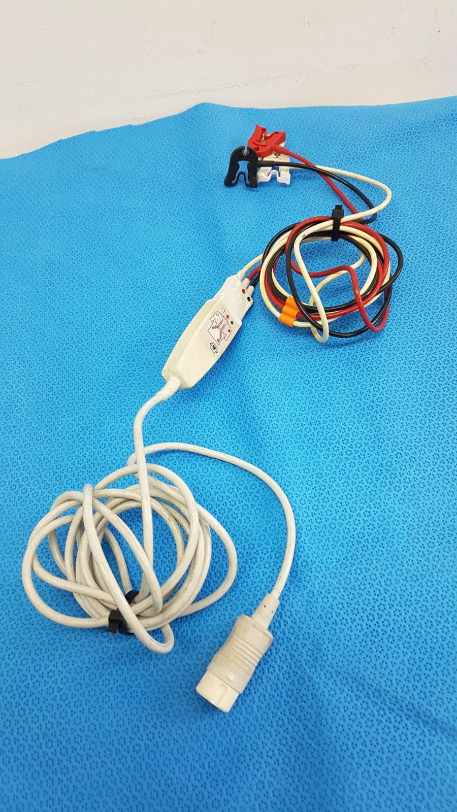 White coiled ecg leadset with control unit and multicolored wires for philips m1671a patient cable use