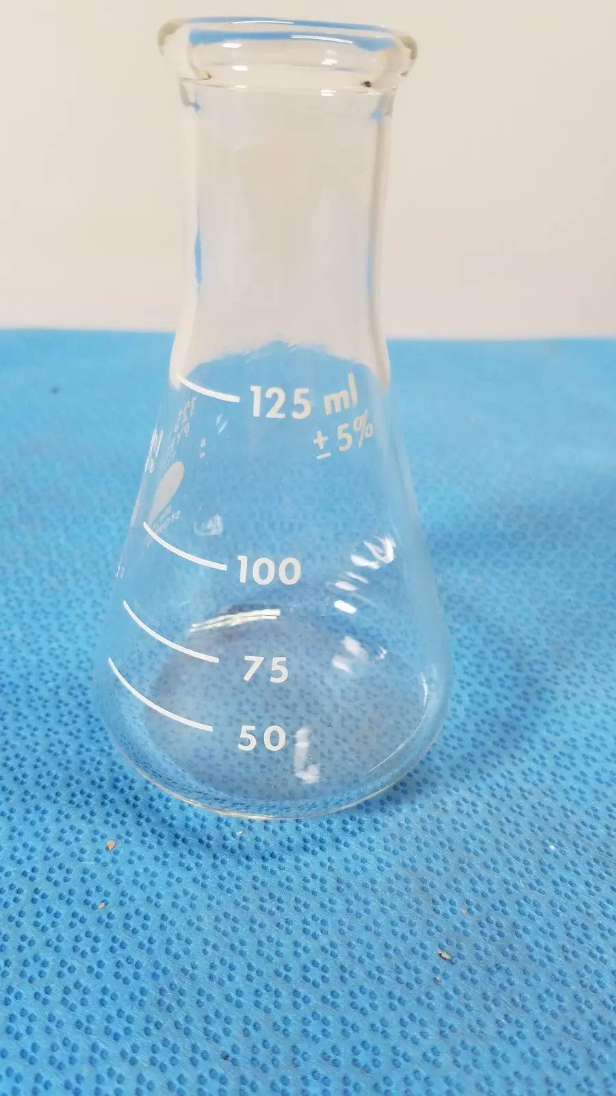 Reuse Medical PYREX 125 ml Glass Erlenmeyer Conical Flask Heavy Duty Rim Lab - No.4980 Centrifuge Tubes, second-hand product photo 1