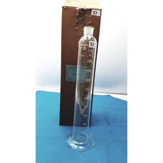 Reuse Medical PYREX 2000mL Graduated Cylinder – Borosilicate Glass, Lab Measuring Tool Other Medical & Lab Glassware, second-hand product photo 1