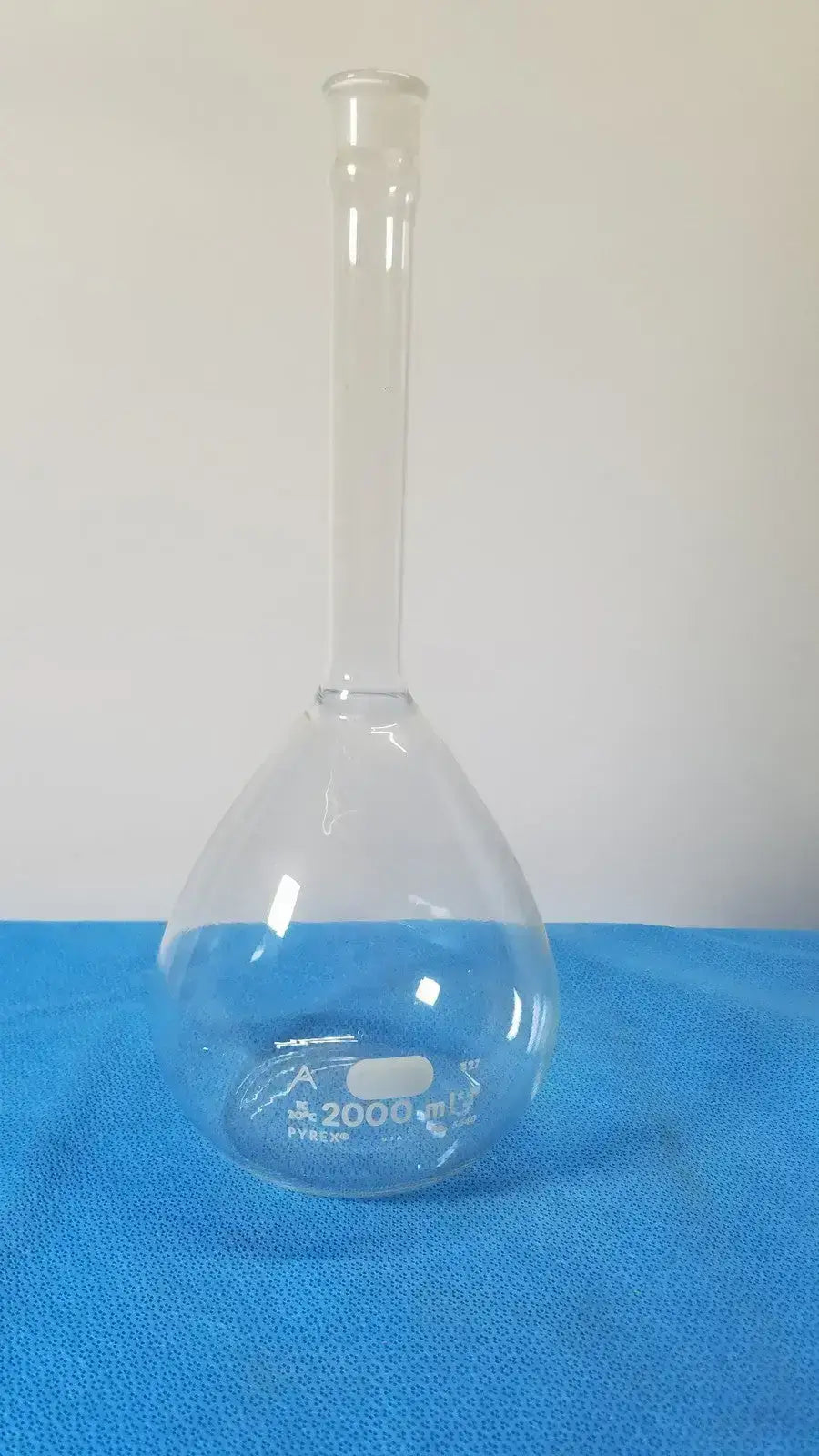 PYREX Volumetric Flask, 2000 mL, Class A, Glass TC Volumetric Flask, second-hand product photo 4