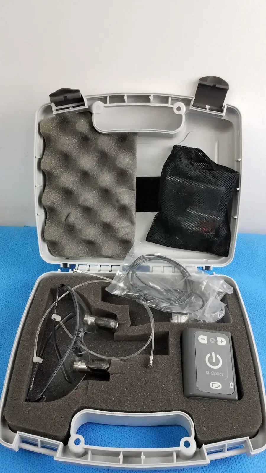 Reuse Medical Q-Optics Radiant Wired Headlight for Dental LED Loupe w/ Case Kit & Battery Dental Face Shields, Head Lights & Loupes, second-hand product photo 1