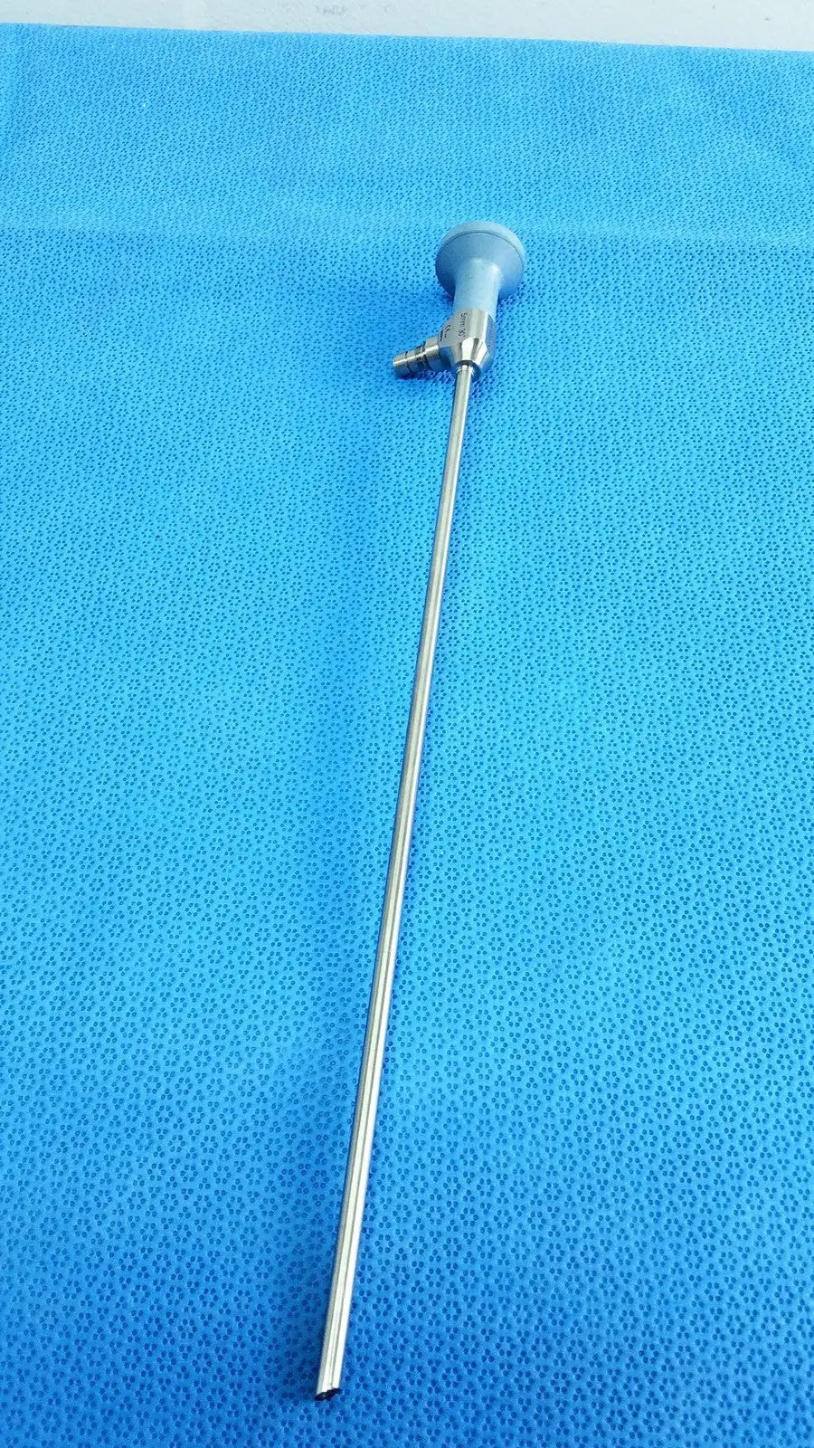 Silver surgical ideal eyes 5mm endoscope with gray handle and metallic shaft for autoclavable use by stryker