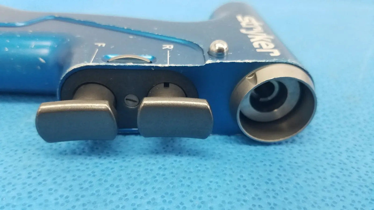 Blue snyder universal driver with metallic accents and dual adjustment knobs for reuse medical applications