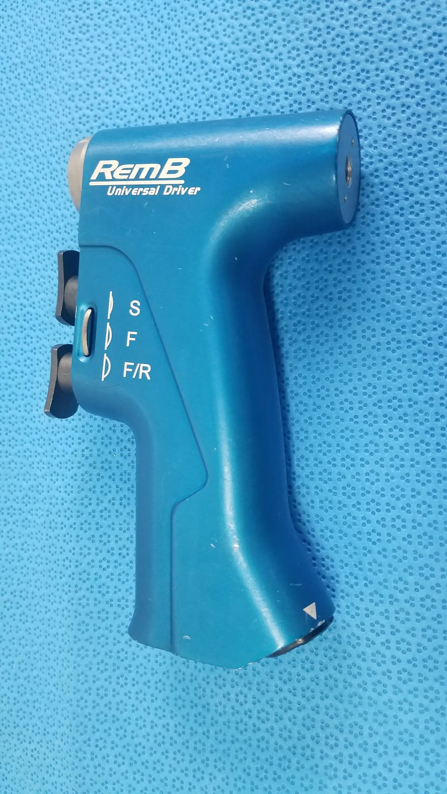 Blue remb universal driver by smiths medical with textured grip and labeled settings for reuse medical equipment use