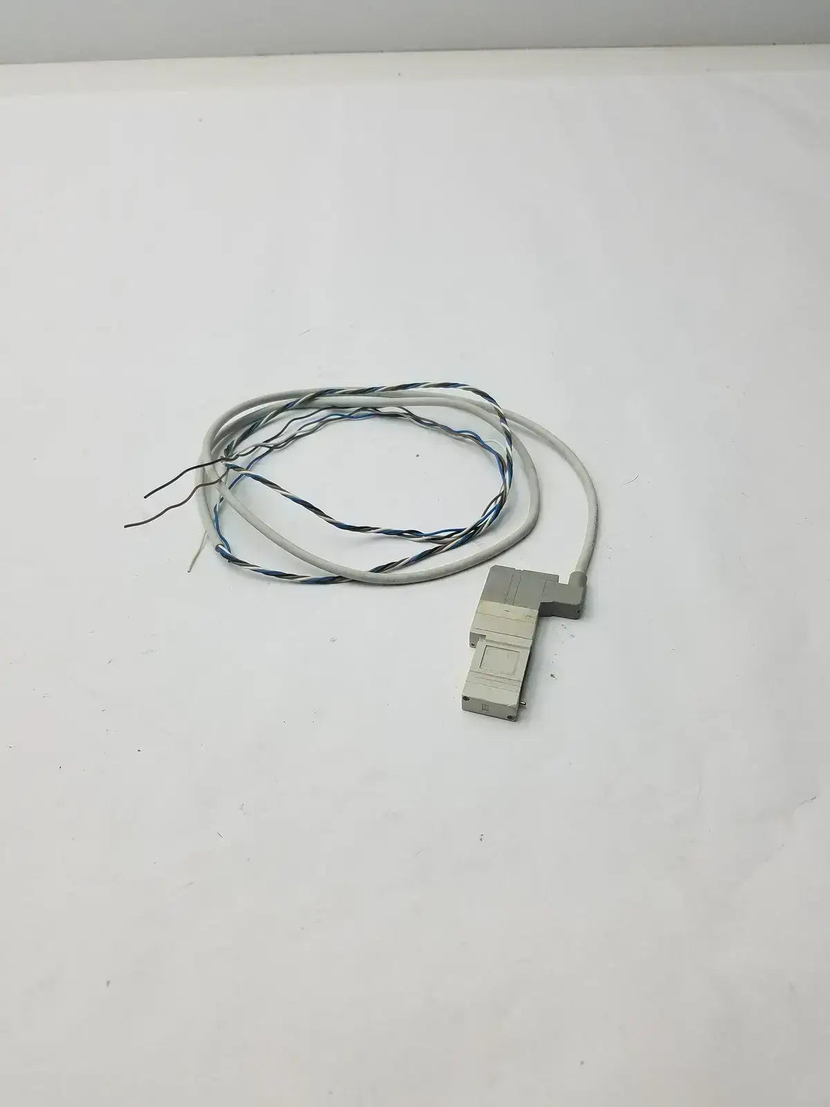 SMC SV1A00-5W4U Solenoid Valve SV1A005FU Solenoid Valve, second-hand product photo 7