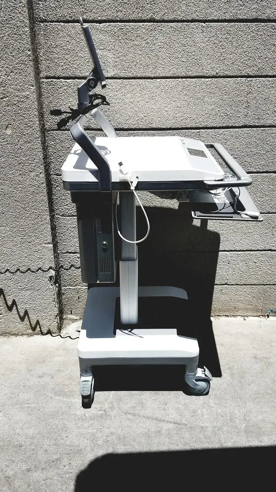 T7 Powered Technology Cart Mobile Medical Workstation with Power Supply Mobile Medical Workstation, second-hand product photo 5