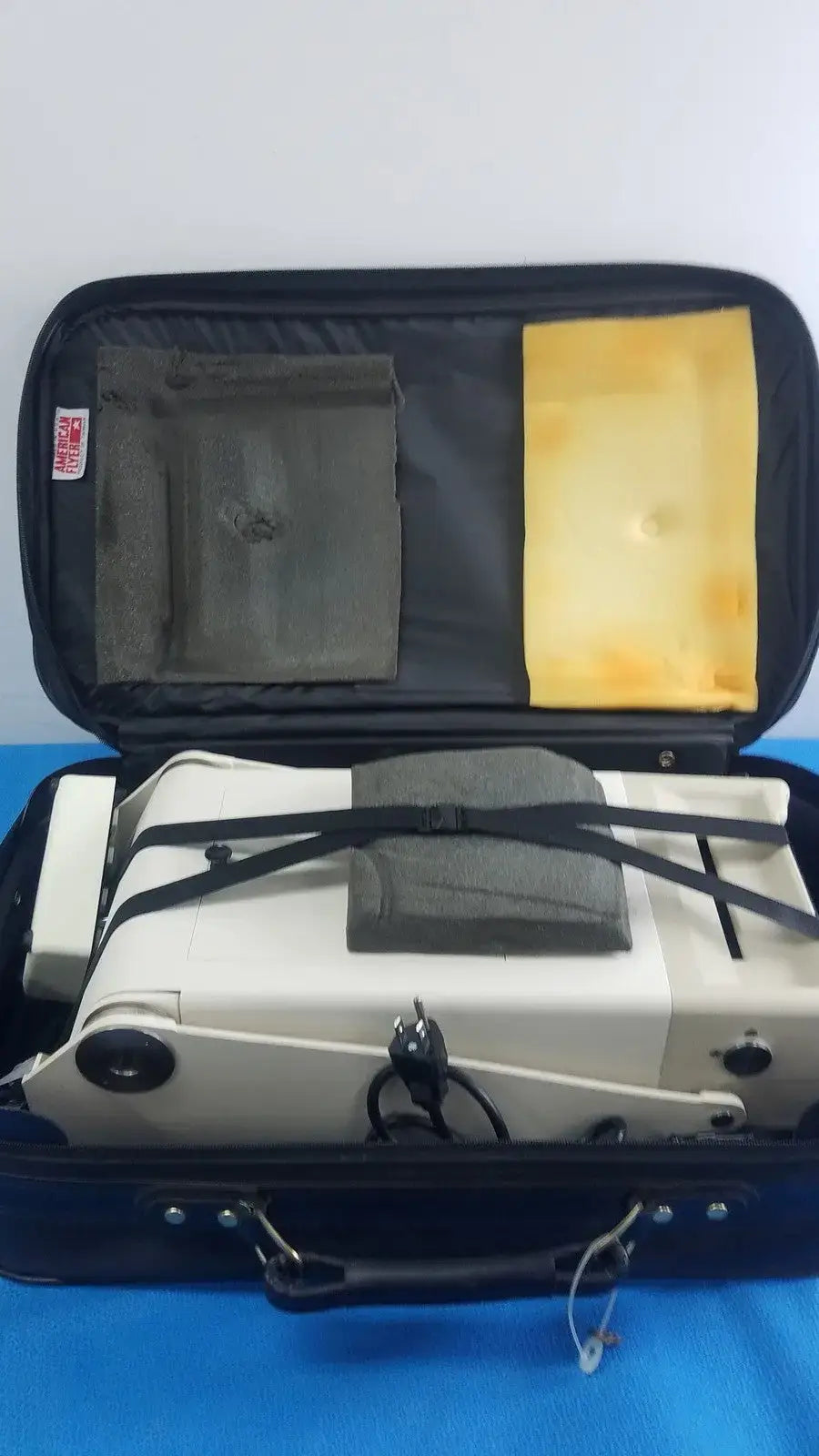 Reuse Medical Titmus 2S Vision Screener Tester With Accessories And Bag Other Medical & Lab Equipment, second-hand product photo 1
